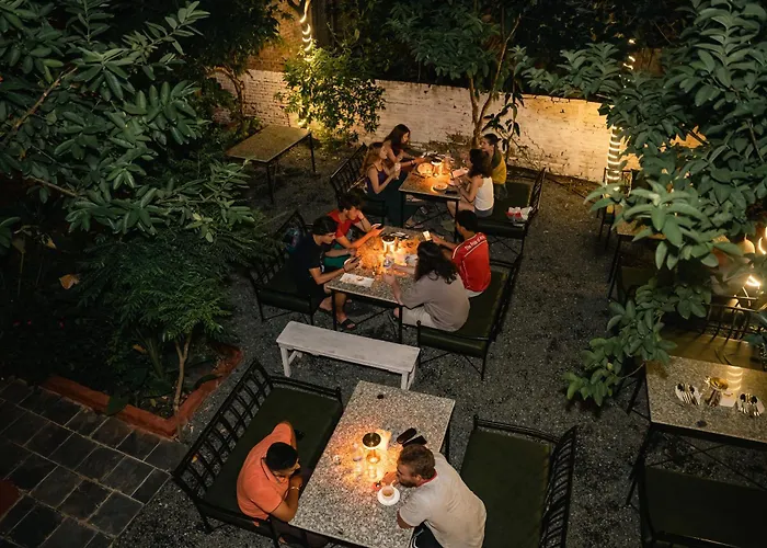 Thamel Courtyard ホステル *